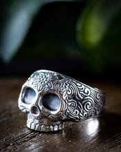 Load image into Gallery viewer, Sugar skull ring
